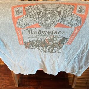 Cute distressed women’s xs tee with Budweiser logo, including the Clydesdales 🐴